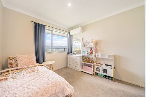 Photo of property in 15 James Nairn Grove, Riverstone Terraces, Upper Hutt, 5018