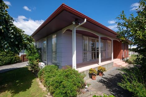 Photo of property in 44 Hillcrest Drive, Kelvin Grove, Palmerston North, 4414