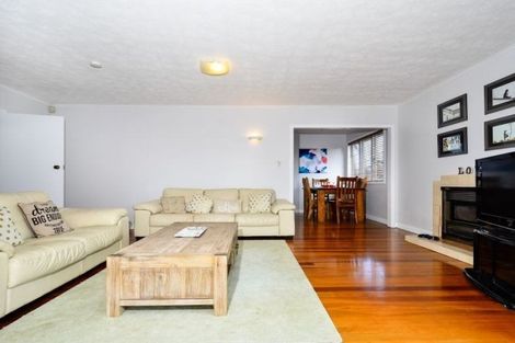 Photo of property in 420 Old Te Atatu Road, Te Atatu Peninsula, Auckland, 0610