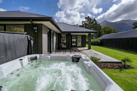 Photo of property in 11 Walter Place, Glenorchy, 9372