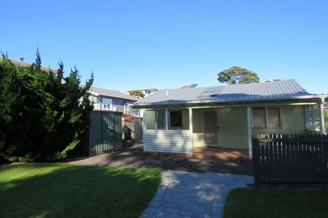 Photo of property in 55 Pioneer Road, Moturoa, New Plymouth, 4310
