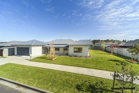Photo of property in 6 Pegasus Place, Kelvin Grove, Palmerston North, 4414