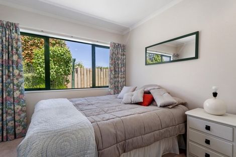 Photo of property in 2/30 Fairview Terrace, Waipahihi, Taupo, 3330