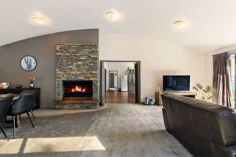 Photo of property in 32 Closeburn Road, Closeburn, Queenstown, 9371