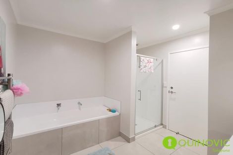 Photo of property in 52 Te Oneroa Way, Long Bay, Auckland, 0630