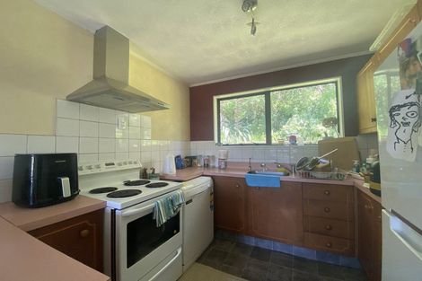 Photo of property in 25 Fernhaven Grove, Newlands, Wellington, 6037