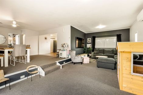 Photo of property in 93 Oreil Avenue, West Harbour, Auckland, 0618