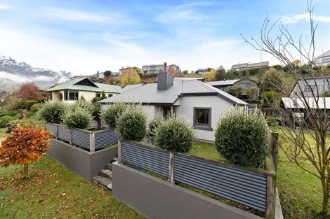 Photo of property in 75 Mcdonnell Road, Arrowtown, 9302
