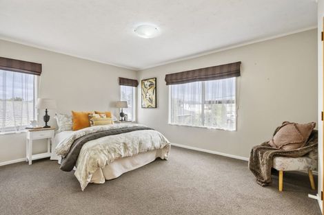 Photo of property in 8 Coubray Place, Botany Downs, Auckland, 2010