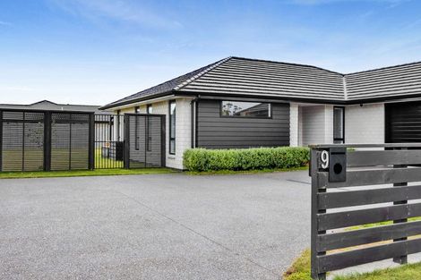 Photo of property in 9 Atutahi Street, Hurdon, New Plymouth, 4310