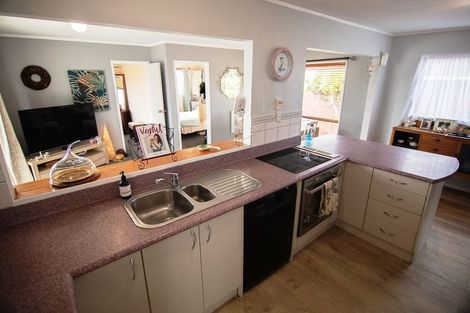 Photo of property in 9 Huber Street, Weymouth, Auckland, 2103