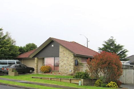 Photo of property in 2/2 Headcorn Place, Botany Downs, Auckland, 2010