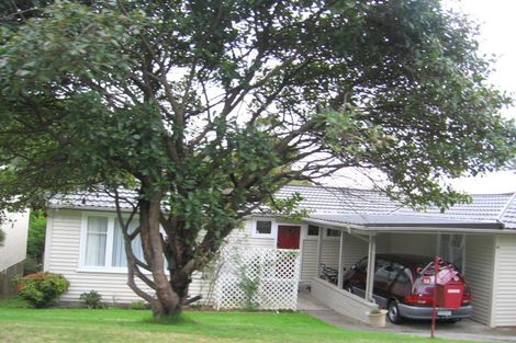 Photo of property in 32 Larsen Crescent, Tawa, Wellington, 5028