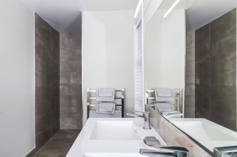 Photo of property in 1 Peregrine Place, Kinloch, Taupo, 3377