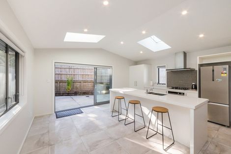 Photo of property in 5a Woodstock Place, Hokowhitu, Palmerston North, 4410