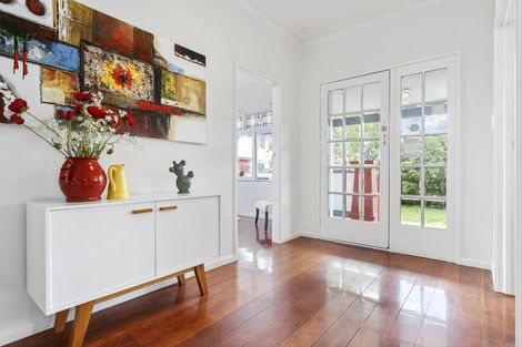 Photo of property in 9 Hutchinson Avenue, New Lynn, Auckland, 0600