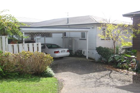 Photo of property in 2/295 East Coast Road, Mairangi Bay, Auckland, 0630