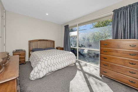 Photo of property in 15 Frensham Crescent, Woolston, Christchurch, 8062