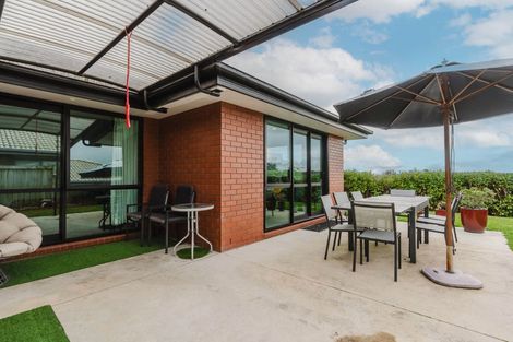 Photo of property in 14 Te Tiireke Drive, Glenview, Hamilton, 3206