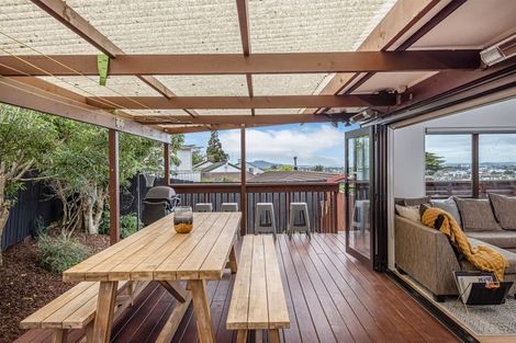 Photo of property in 1/41 Target Road, Totara Vale, Auckland, 0629