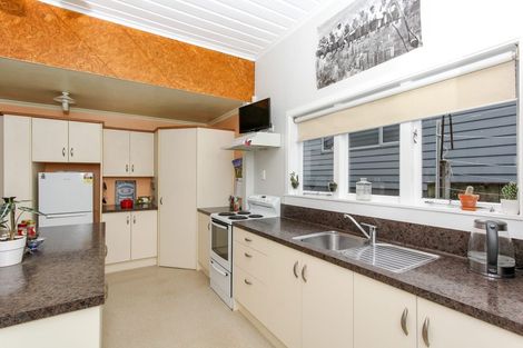 Photo of property in 88 Young Street, New Plymouth, 4310