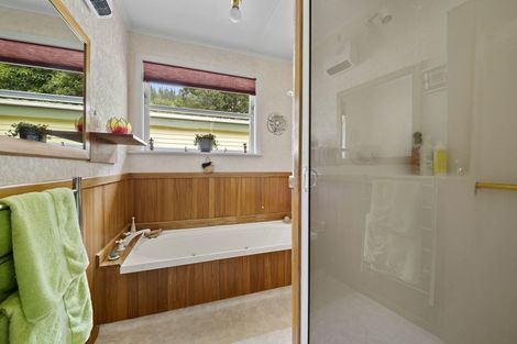 Photo of property in 136 Pinehaven Road, Pinehaven, Upper Hutt, 5019