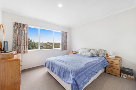 Photo of property in 198 Botany Road, Botany Downs, Auckland, 2010