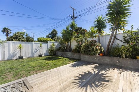 Photo of property in 1/439 Point Chevalier Road, Point Chevalier, Auckland, 1022