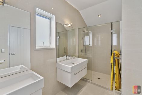 Photo of property in 2 Portofino Point, Karaka, Papakura, 2113