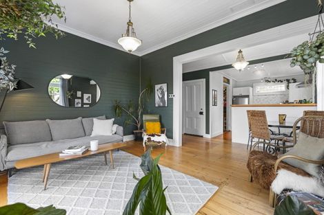 Photo of property in 23 Main Road, Raglan, 3225