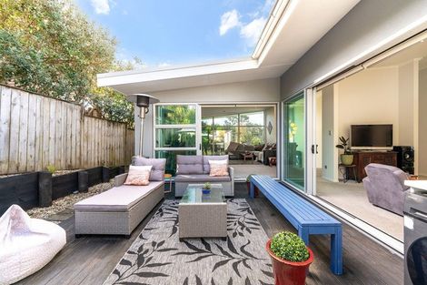 Photo of property in 4 Ilam Lane, Fairview Heights, Auckland, 0632