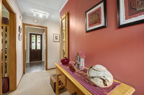 Photo of property in 136 Pinehaven Road, Pinehaven, Upper Hutt, 5019