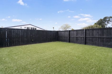 Photo of property in 1/4045f Great North Road, Glen Eden, Auckland, 0602