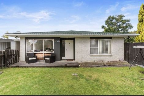Photo of property in 2/7 Frank Evans Place, Henderson, Auckland, 0610