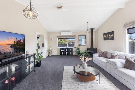 Photo of property in 21 Reeves Street, Waikanae Beach, Waikanae, 5036