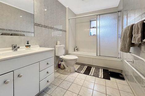 Photo of property in 12 Stewart Gibson Place, Manurewa, Auckland, 2105