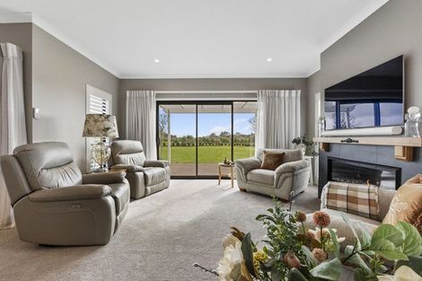 Photo of property in 342 Manutahi Road, Lepperton, New Plymouth, 4372