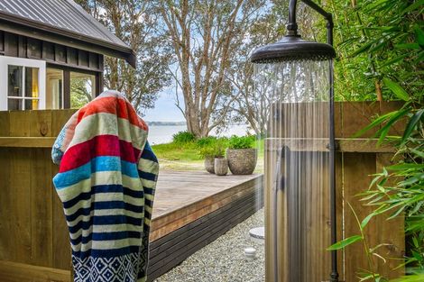 Photo of property in 74 Clinton Road, Tawharanui Peninsula, Matakana, 0986