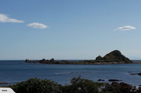 Photo of property in 176 The Esplanade, Island Bay, Wellington, 6023