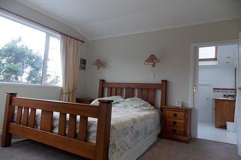 Photo of property in 15 Doris Gordon Crescent, Crofton Downs, Wellington, 6035