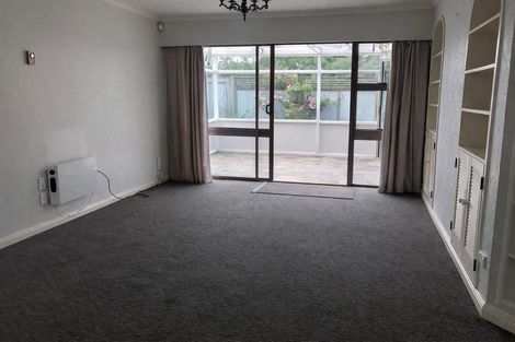 Photo of property in 1 Bambery Court, Palmerston North, 4414