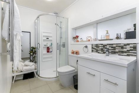 Photo of property in 19 Laurina Road, Sunnynook, Auckland, 0620