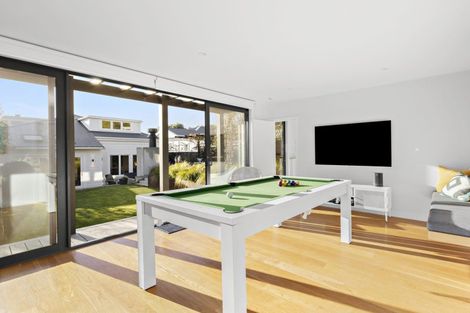 Photo of property in 17 West Road, Northland, Wellington, 6012