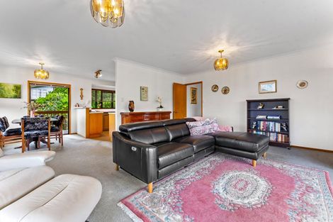 Photo of property in 1/12 Greenvalley Rise, Glenfield, Auckland, 0629