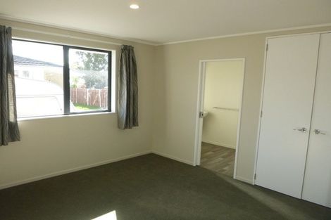 Photo of property in 22a Melba Street, Beach Haven, Auckland, 0626