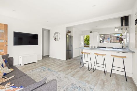 Photo of property in 1/92 Saddleback Rise, Murrays Bay, Auckland, 0630