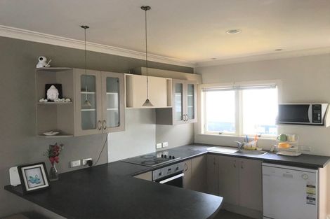 Photo of property in 2/174 East Coast Road, Forrest Hill, Auckland, 0620