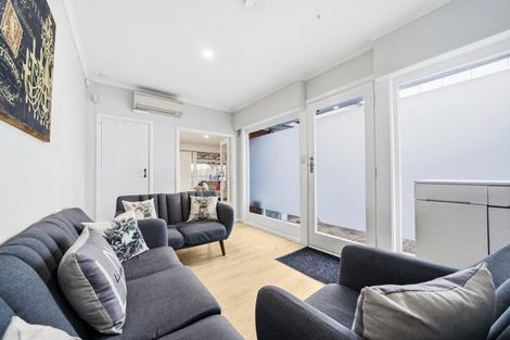 Photo of property in 25 Great South Road, Papatoetoe, Auckland, 2025