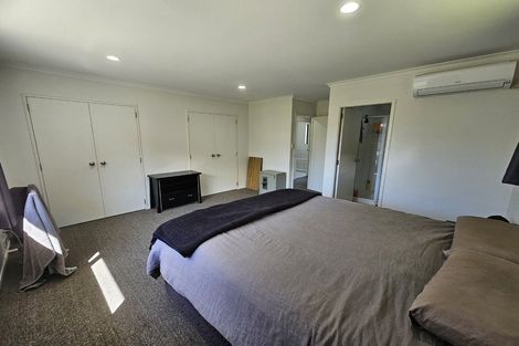 Photo of property in 68 Farnborough Drive, Grandview Heights, Hamilton, 3200