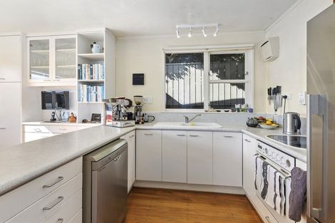 Photo of property in 5 Cluny Avenue, Kelburn, Wellington, 6012